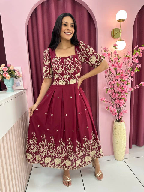Vestido Bordado Vinho - Moda Evangelica