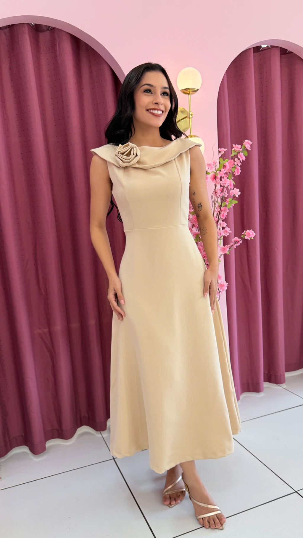 Vestido Midi Flor Bege